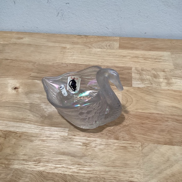 Vintage Imperial Opalescent Glass Swan Candy Dish with original labels - Picture 2 of 4